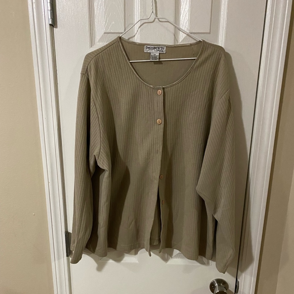 Passports Plus button up sweater! Tan color 3X😍